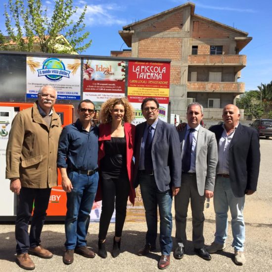 VILLA. Riciclo rifiuti nell’eco point: istruzioni per l’uso