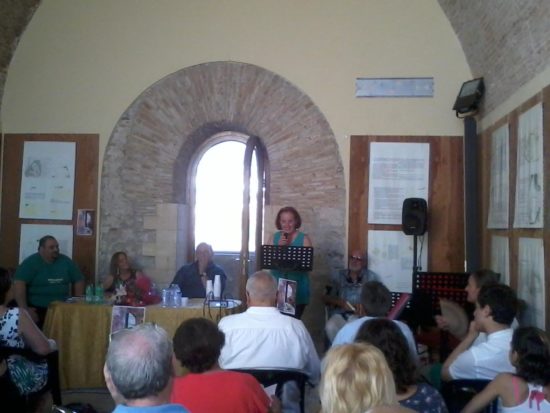 SCILLA. Primo reading di poesia al castello Ruffo: emozioni in versi, musica e pittura