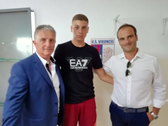 Villese, il giovane Zampaglione approda nel calcio professionistico: la gioia del presidente Postorino