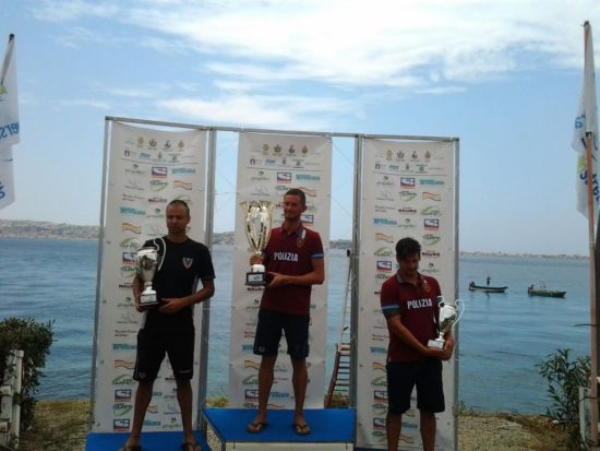 Traversata dello Stretto 2018, vince Ercoli per la quarta volta. Solo 40 nuotatori raggiungono il traguardo