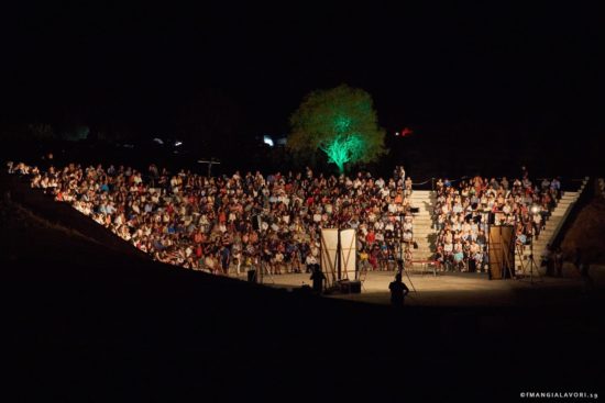 La provincia calabrese senza teatri si esalta per lo spettacolo dal vivo
