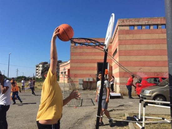 Bambini “fuori” dalla fase 2, Reggio C. città-pilota per l’animazione dei cortili