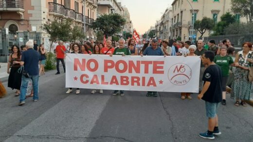 Corteo “No Ponte” a Messina, l’appello dalla sponda calabra: «Carvenicoli, traghettiamo insieme»