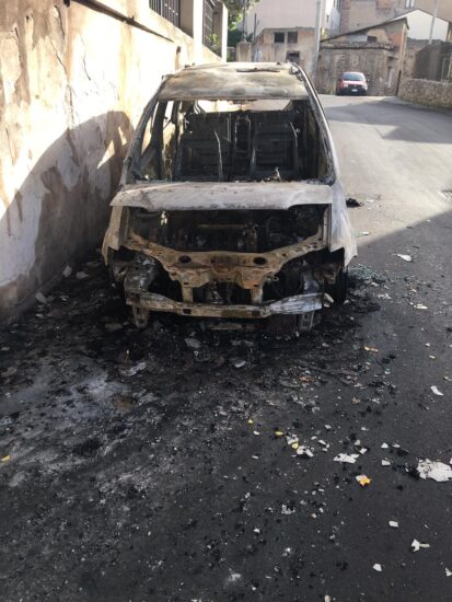 Fiumara, incendiata l’auto del capogruppo di minoranza