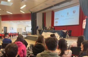 Bova Marina, gli alunni dell'”Euclide” a lezione di legalità con i Carabinieri