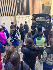Bagnara, gli alunni dell’Ic “Ugo Foscolo” in visita alla Stazione dell’Arma