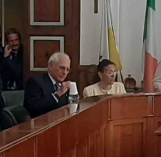 Villa, Pietro Ciucci “a sopresa” nell’aula consiliare e il Pd attacca