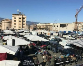 Reggio, il Tar dice sì al mercato di Piazza del Popolo: «Sospensione illegittima»