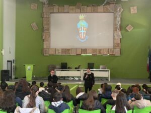 Campo Calabro, i Carabinieri incontrano gli studenti: lezione di legalità e uso consapevole dei social