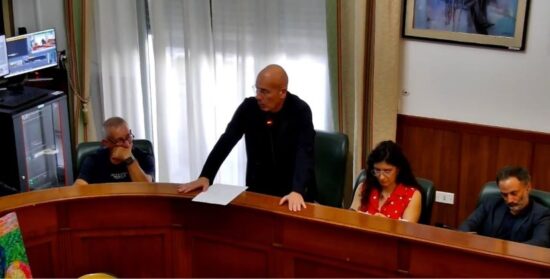 Villa, bollette Tari più care: la maggioranza approva il piano e punta il dito contro la Regione